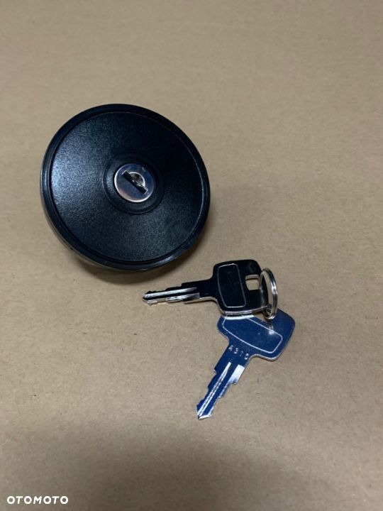 KOREK WLEWU PALIWA RENAULT OPEL DACIA TRAFIC KANGOO MASTER MOVANO CLIO DUSTER NOWY Z KLUCZYKIEM - 1