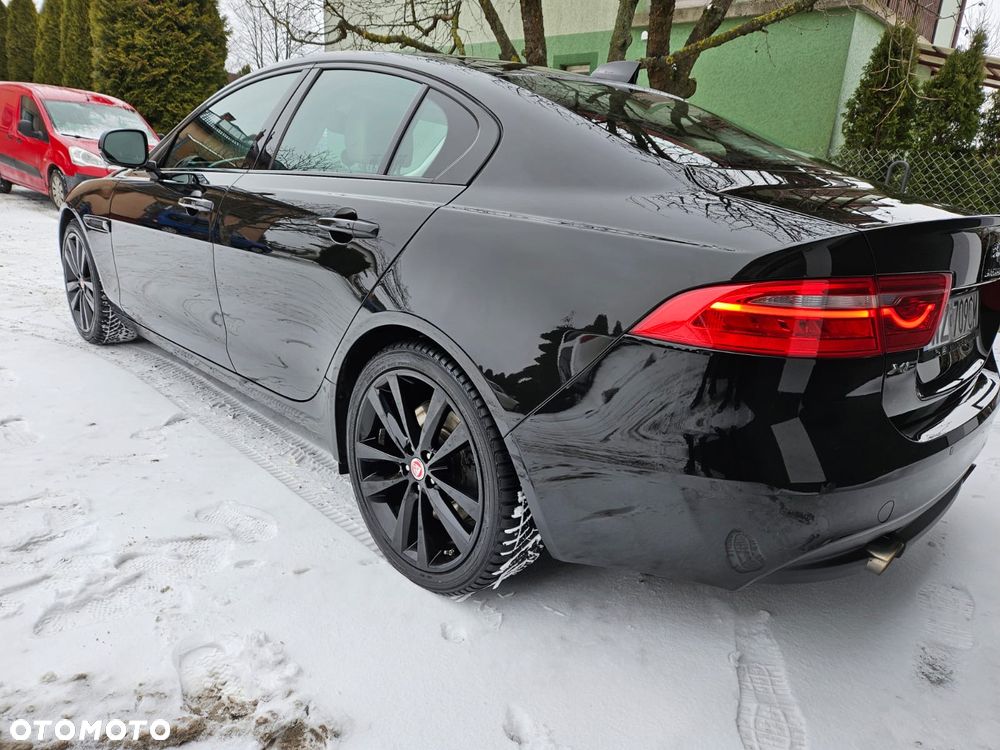 Jaguar XE 2.0 T AWD Prestige - 4