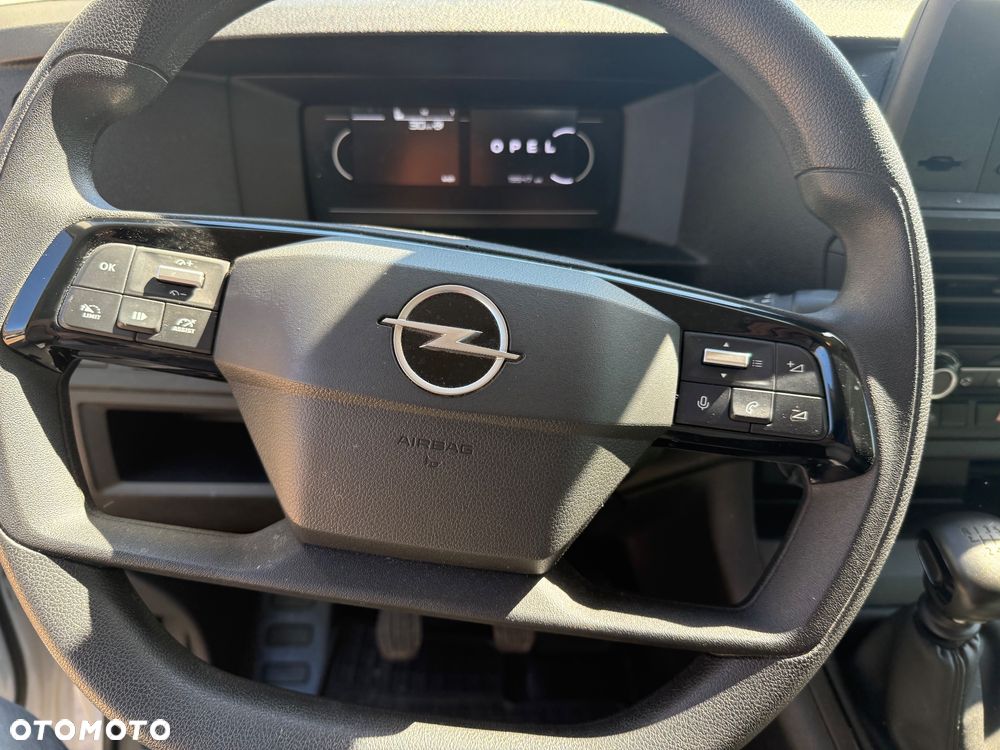 Opel Vivaro - 24