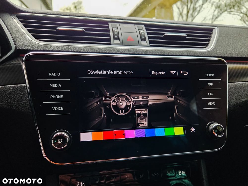 Skoda Superb 2.0 TDI SCR Sportline DSG - 9