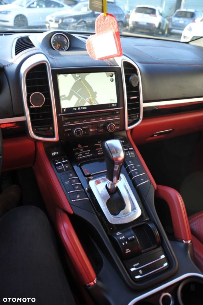 Porsche Cayenne - 8