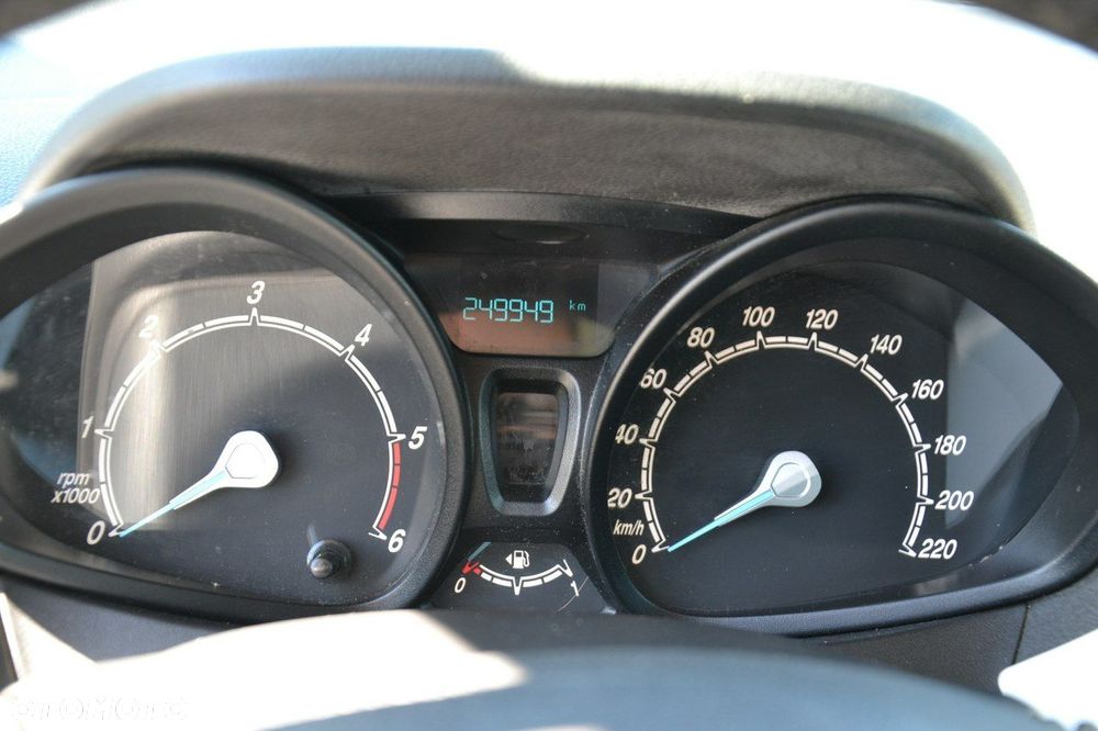 Ford Tourneo Courier - 18