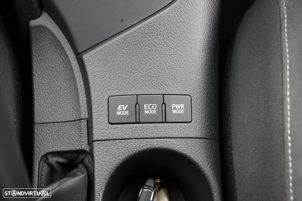 Toyota Auris Touring Sports 1.8 HSD Comfort +P.Techno+P.Sport - 18