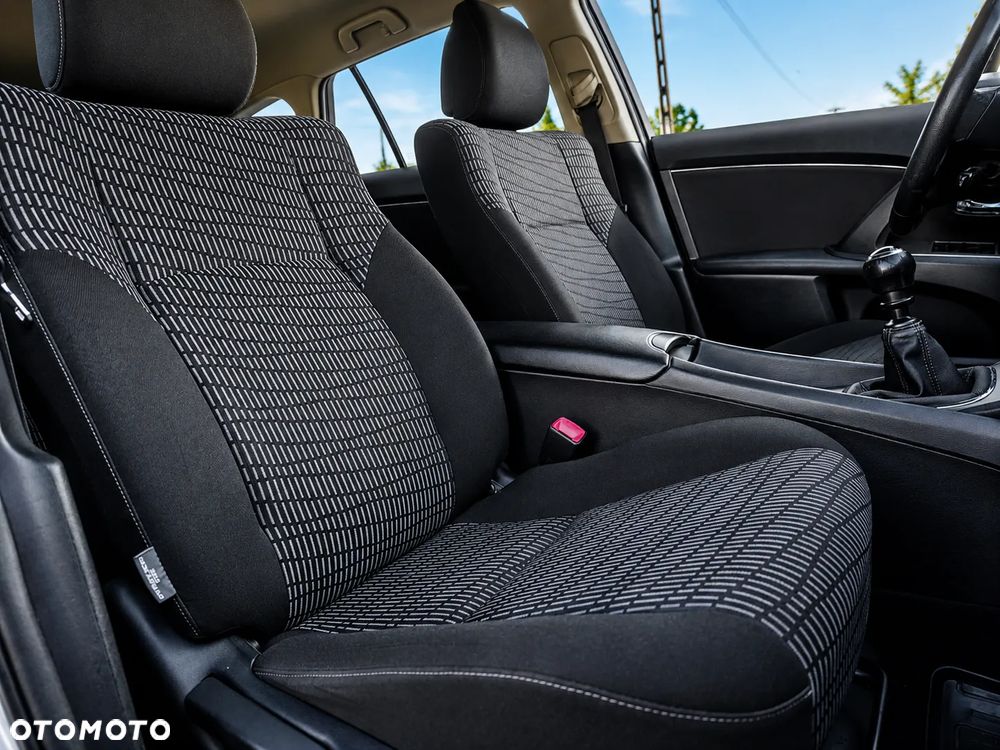 Toyota Avensis 1.8 Sol plus NAVI - 12