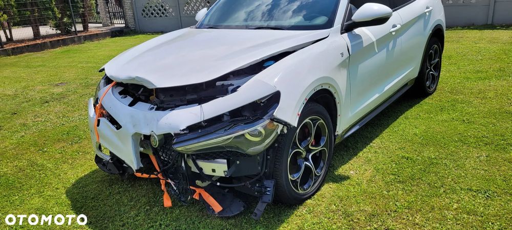 Alfa Romeo Stelvio 2.0 Turbo TI Q4 - 9