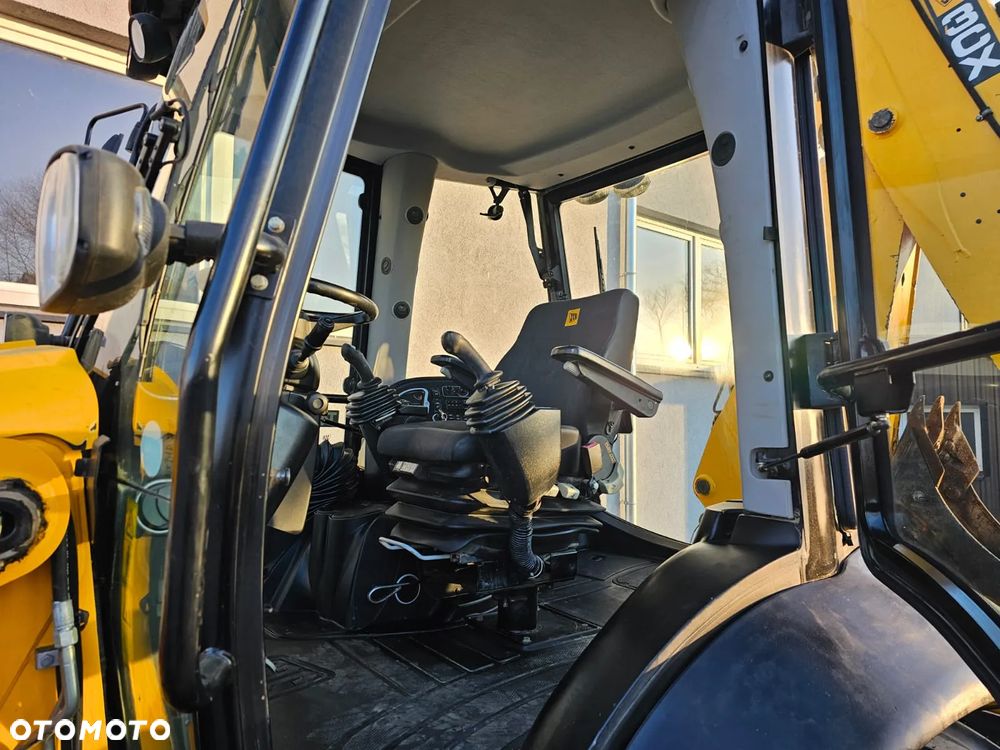 JCB 3CX Contractor 110kM - 7