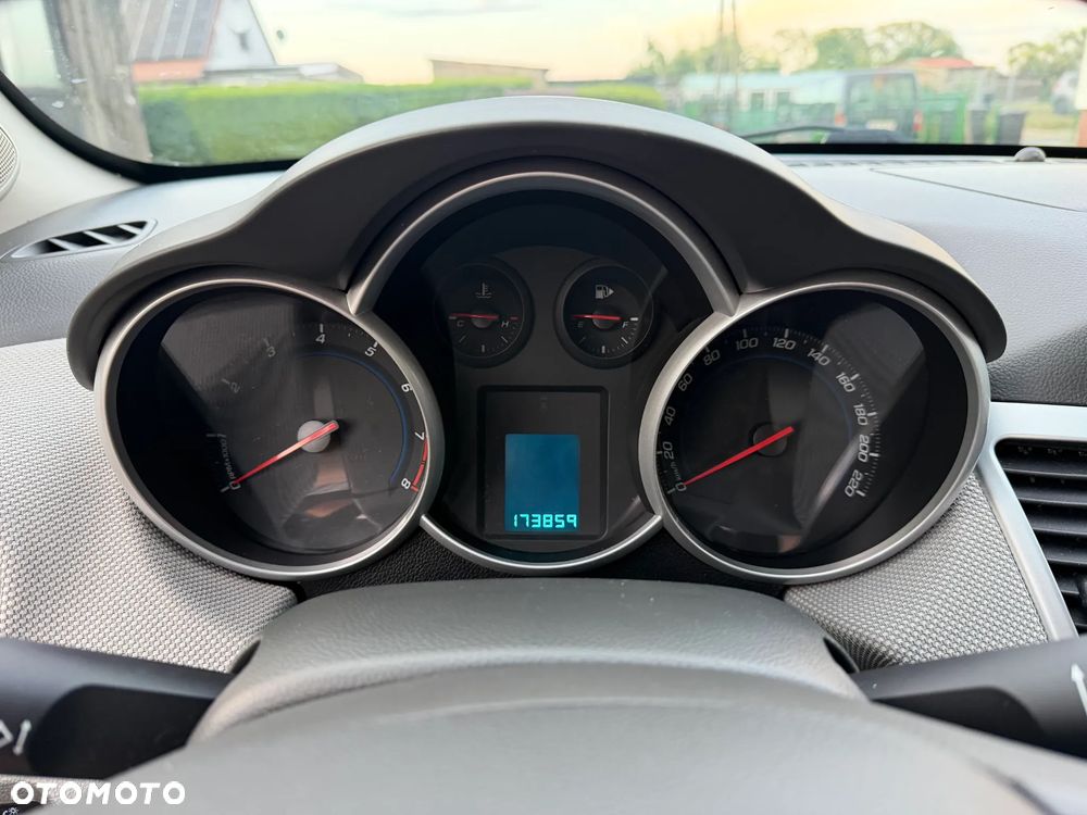 Chevrolet Cruze 1.6 LS - 18