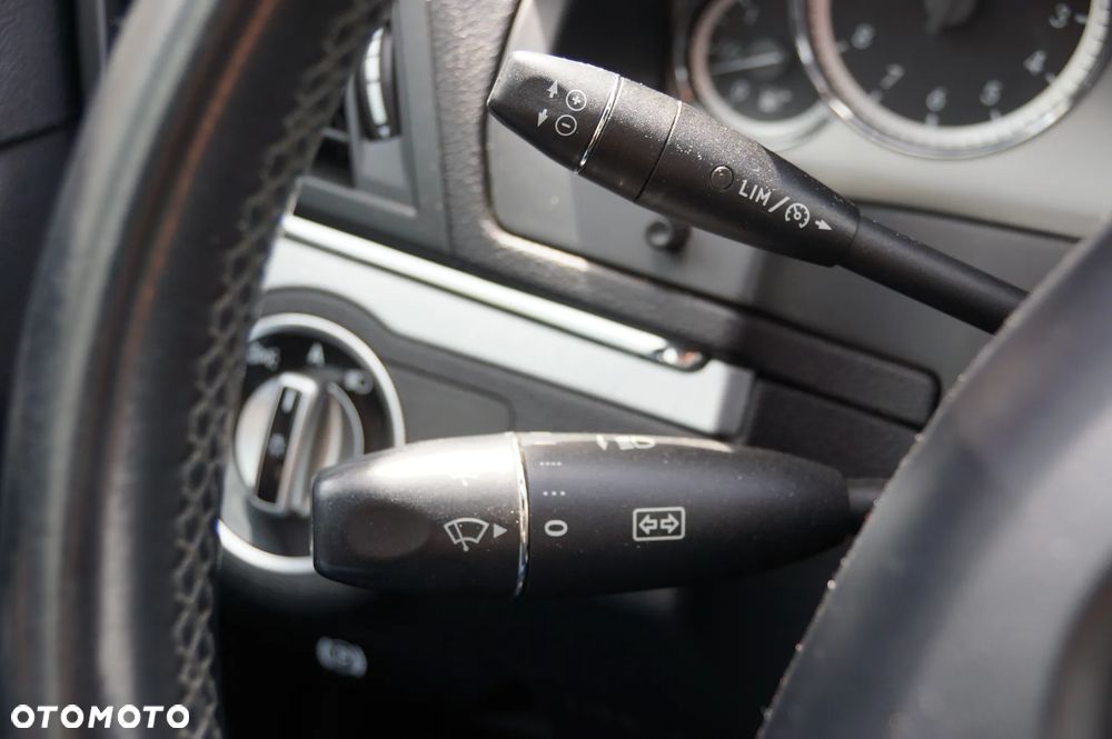 Mercedes-Benz Klasa E 220 CDI DPF BlueEFFICIENCY Automatik Avantgarde - 19