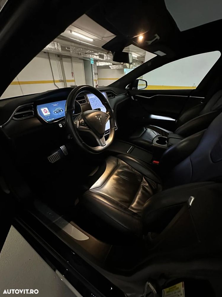 Tesla Model S - 8