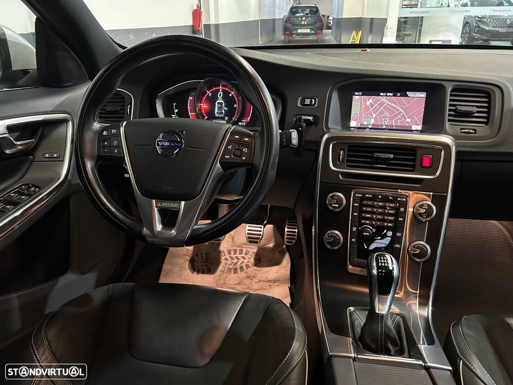 Volvo V60 2.0 D3 R-Design - 23
