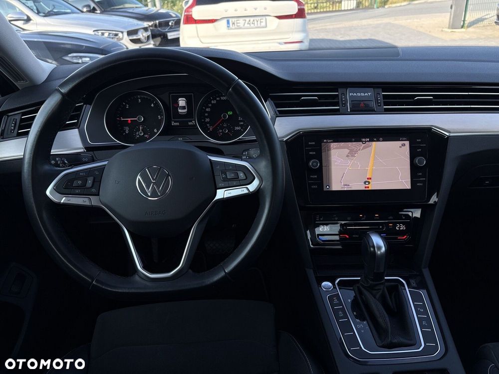 Volkswagen Passat - 12