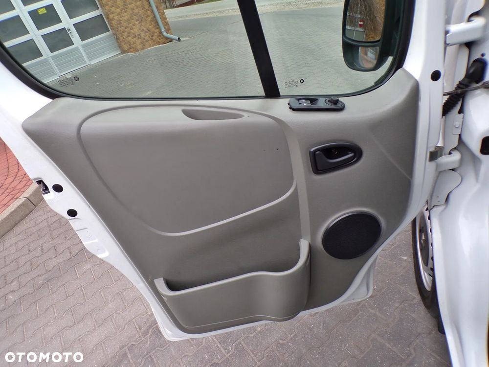 Renault TRAFIC - 17