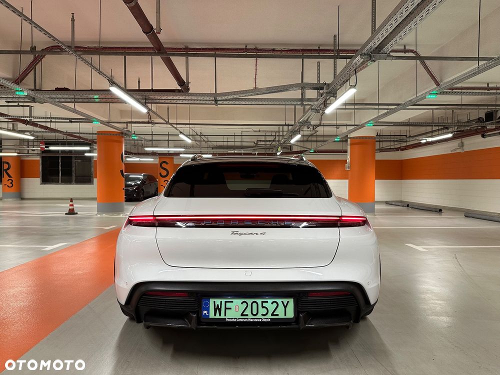 Porsche Taycan 4 - 5