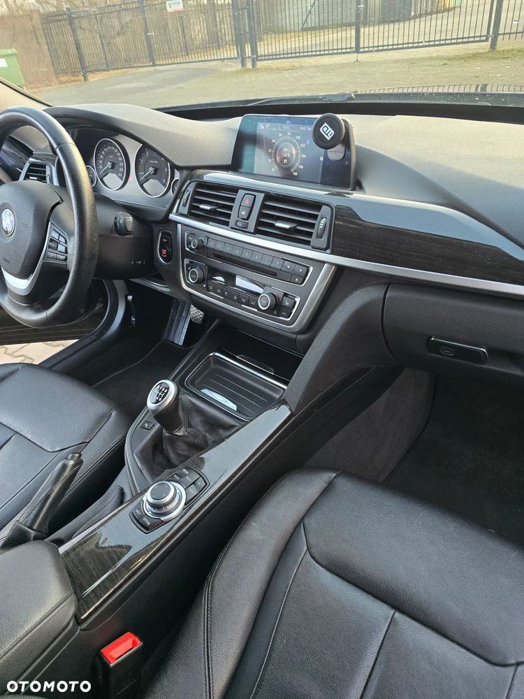 BMW 3GT 318d Luxury Line - 16