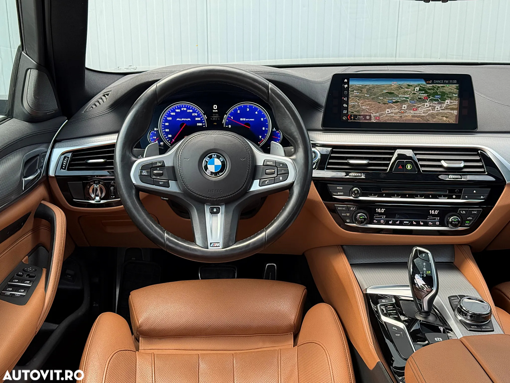 BMW Seria 5 550i xDrive - 29