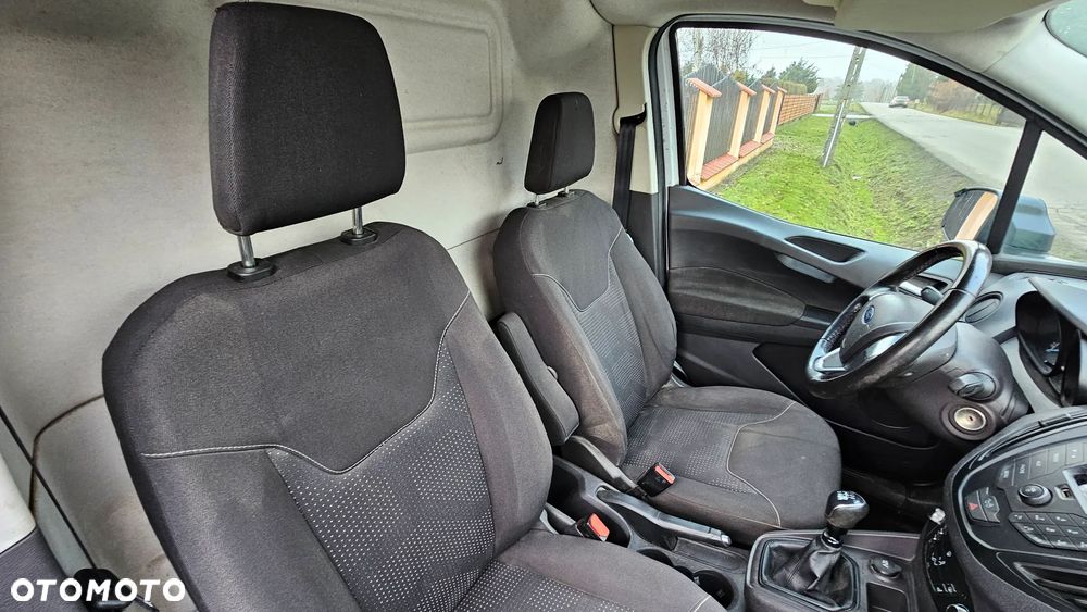 Ford Transit Courier - 25