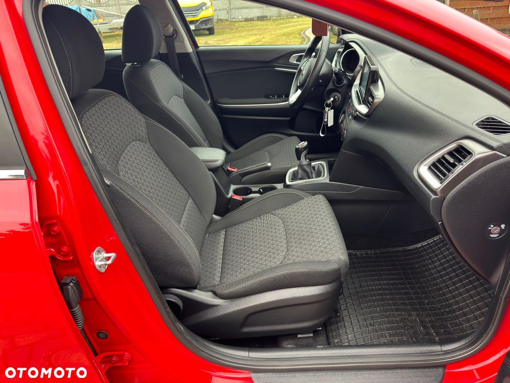 Kia Ceed - 25