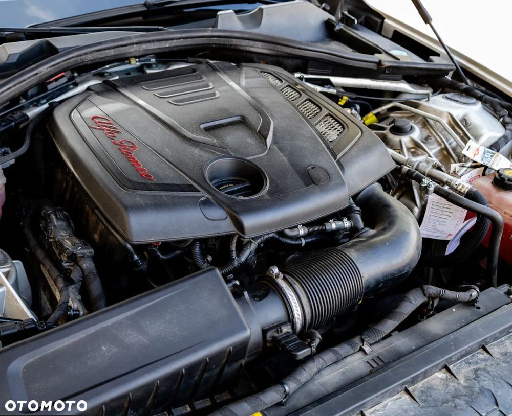 Alfa Romeo Giulia 2.0 Turbo 16V AT8-Q4 Ti - 18