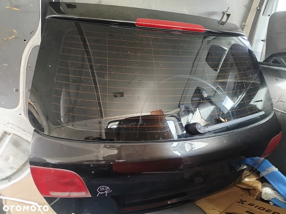 Audi A3 8P  klapa tylna LZ7L