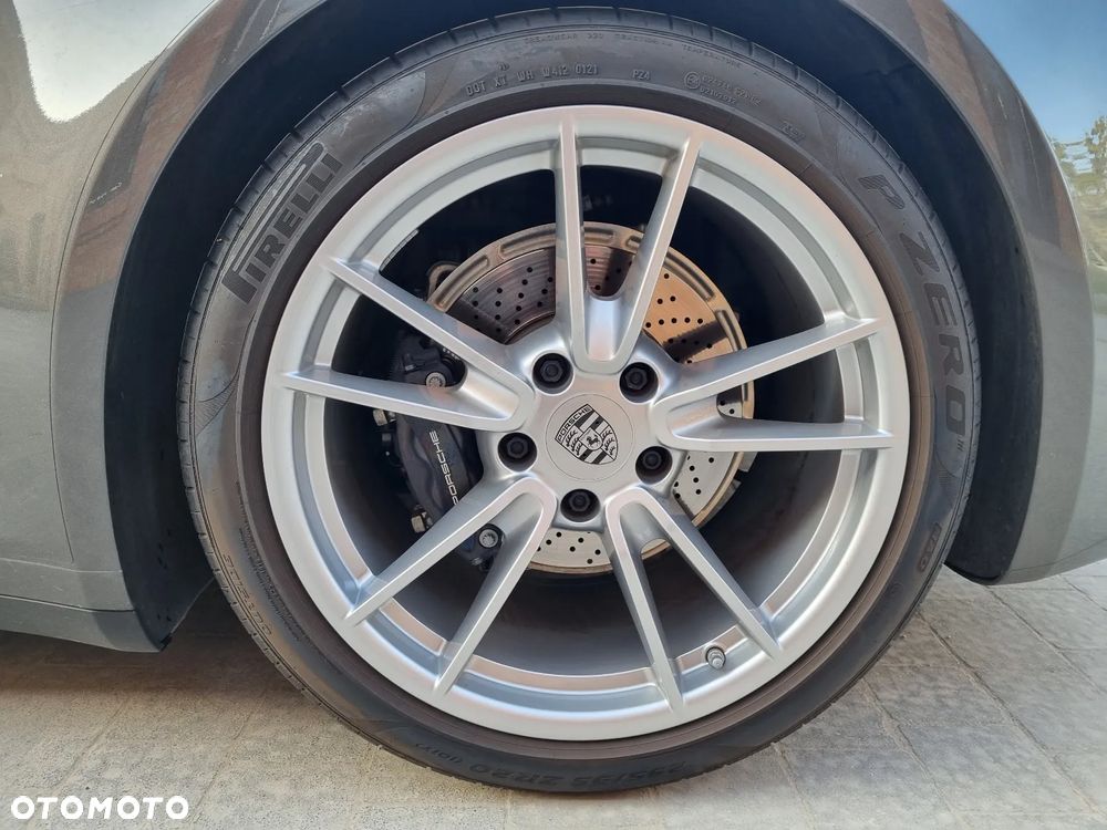 Porsche 911 Carrera - 13