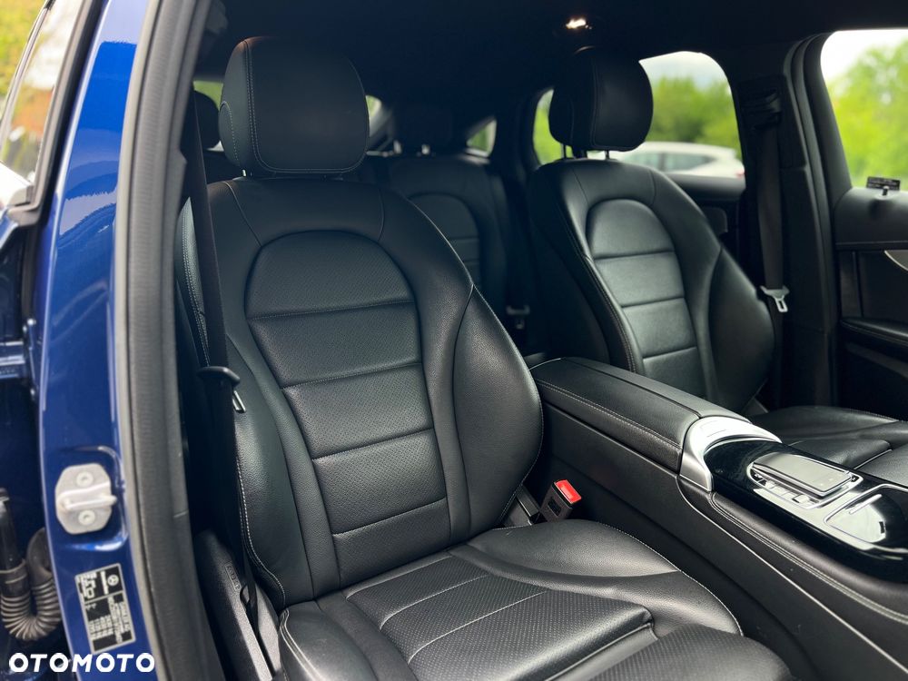 Mercedes-Benz GLC 200 4Matic 9G-TRONIC AMG Line Plus - 30