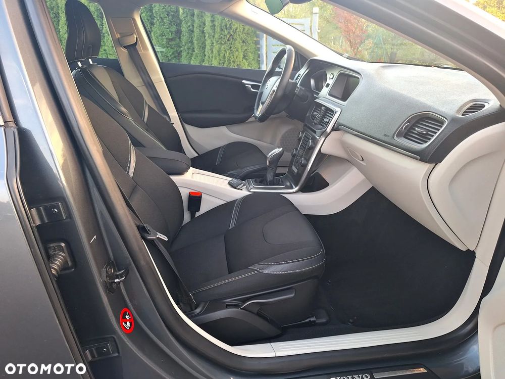 Volvo V40 - 18