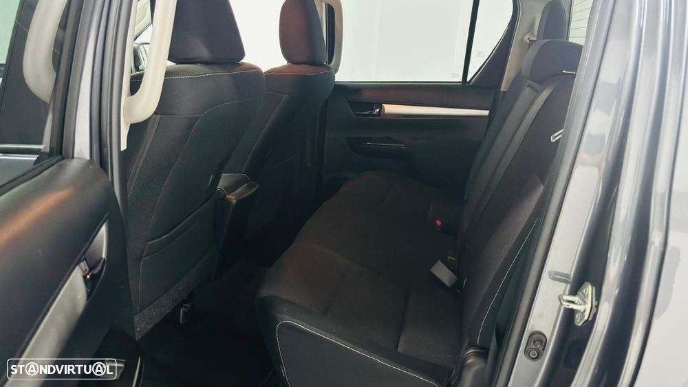 Toyota Hilux 2.4 D-4D 2WD CD Tracker - 4