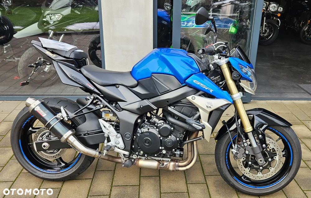 Suzuki GSR - 8