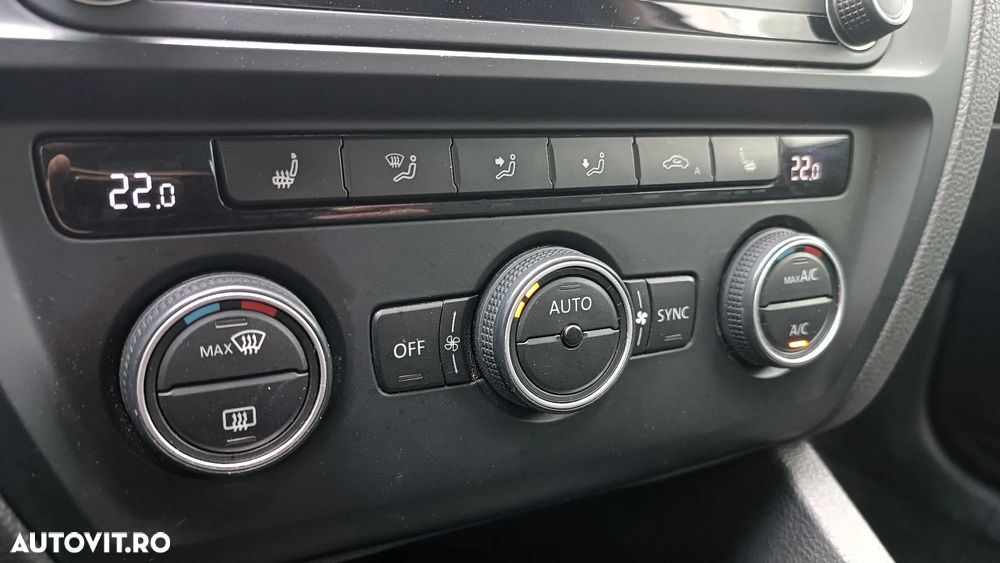Volkswagen Jetta 2.0 TDI Comfortline - 19