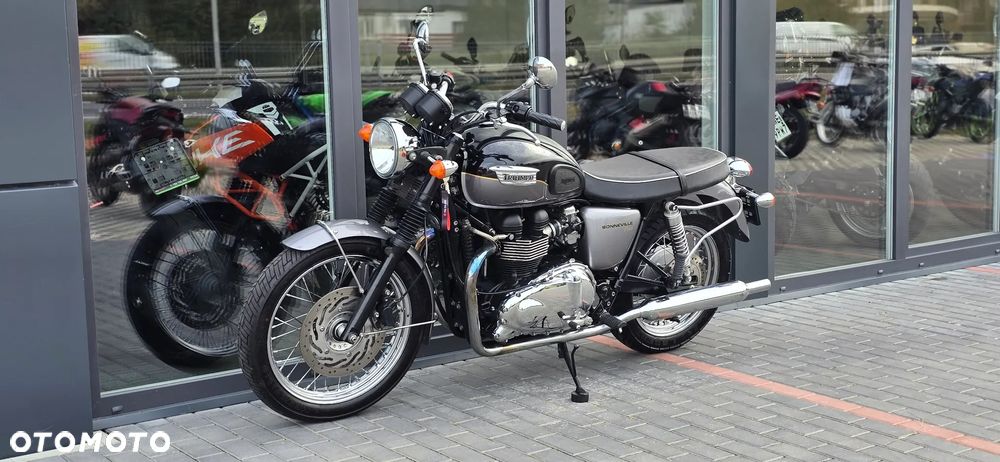 Triumph Bonneville - 25