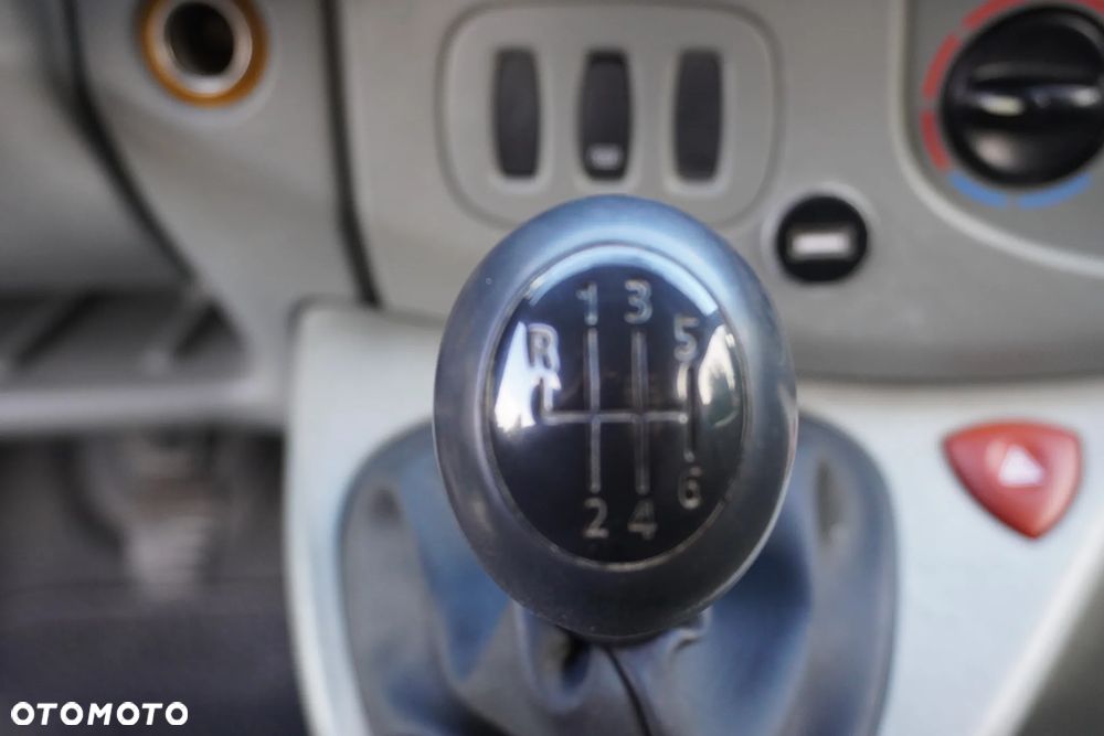 Renault TRAFIC - 28