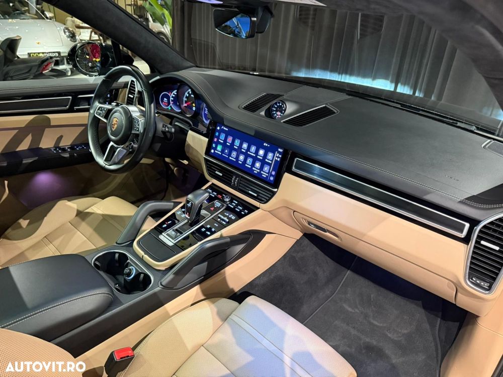 Porsche Cayenne Coupe GTS Tiptronic S - 32