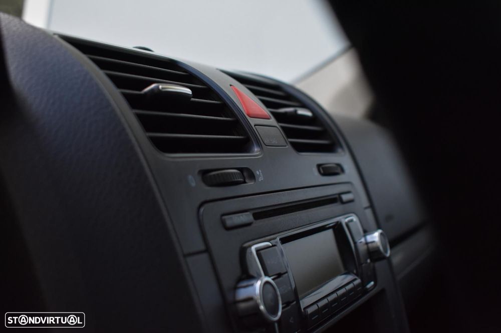 VW Jetta 1.6 TDi Highline - 13