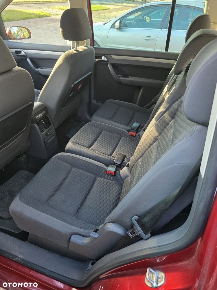 Volkswagen Touran - 8