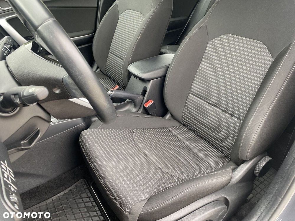 Kia Ceed - 10