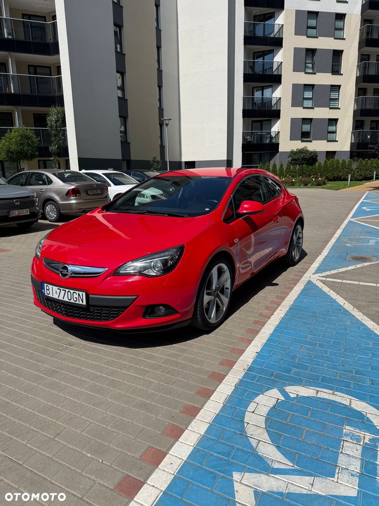 Opel Astra 2011 photo 2
