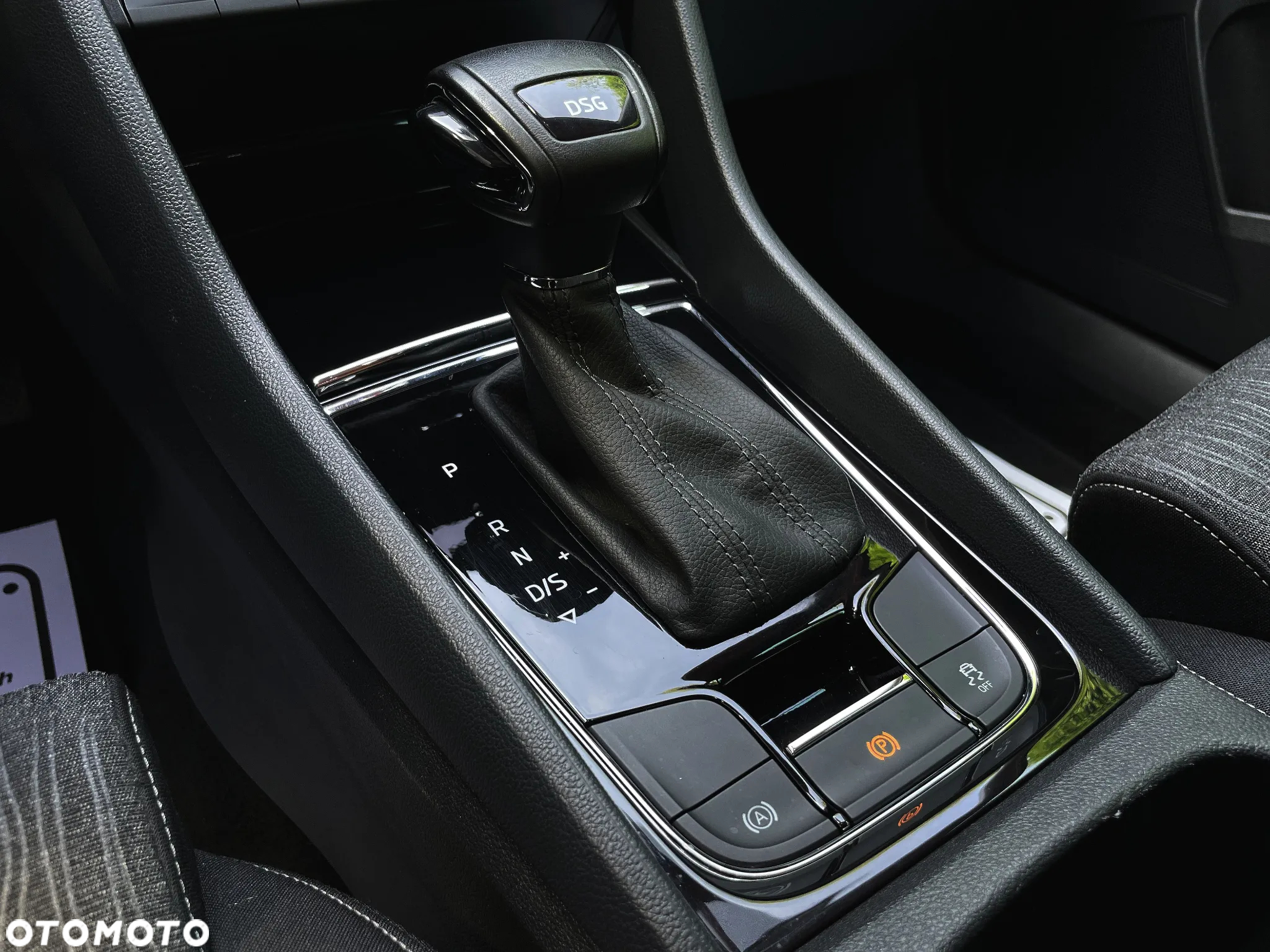 Skoda Karoq 1.5 TSI ACT 4x2 Style DSG - 34
