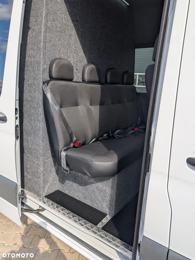 Mercedes-Benz Sprinter - 23