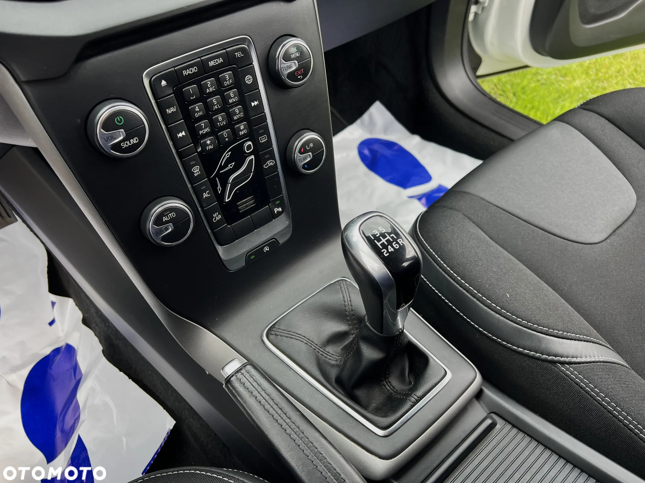 Volvo V40 D2 Drive-E Momentum - 38