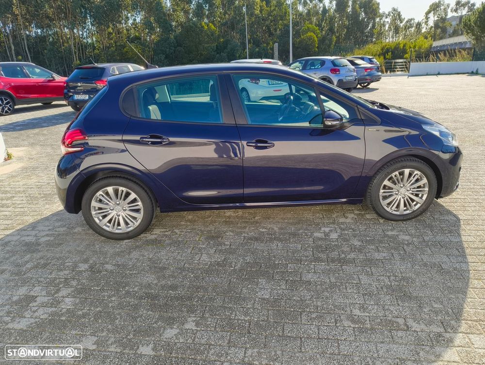 Peugeot 208 1.2 PureTech Signature - 7