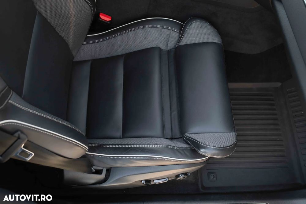 Volvo XC 60 B4 D AWD Plus Dark - 22