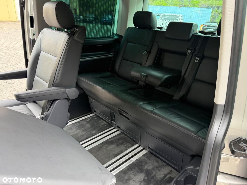 Volkswagen Multivan - 17