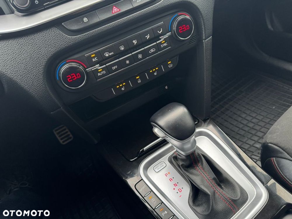 Kia ProCeed 1.6 T-GDI GT DCT - 13