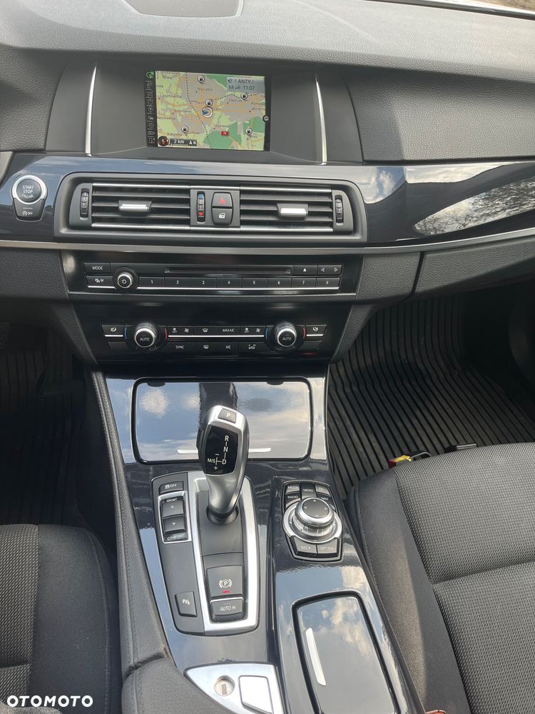 BMW Seria 5 518d - 24