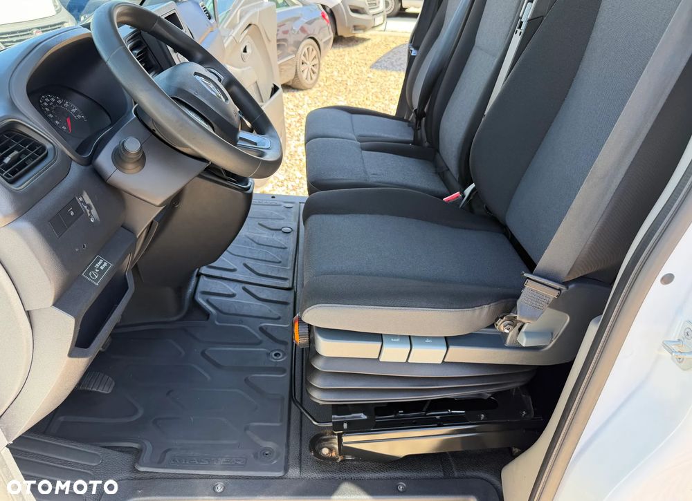 Renault MASTER L2H2 VAN Extended Grip przystosowany fabrycznie do jazdy po grząskim terenie, Mocny silnik 2.3dci 150KM Wzmocniony DMC:3.5t Ładowność 1361kg, Klimatronic, Fotel PNEUMATYCZNY, Kamera cofania, Parktroniki, Minibar, Tempomat, MP3, Bluetooth, USB, Lustro Wide View, Zawiasy drzwi 270', Zabudowa ładowni z instalacją DEFA 230V pod Serwis lub Warsztat, Nowe opony zimowe! - 27