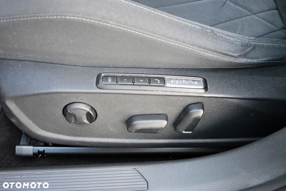 Volkswagen Golf 1.5 eTSI EVO Style DSG - 17