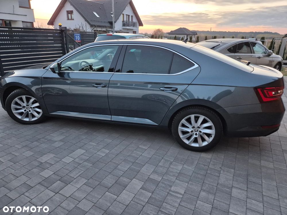 Skoda Superb 2.0 TDI Premium Edition - 7