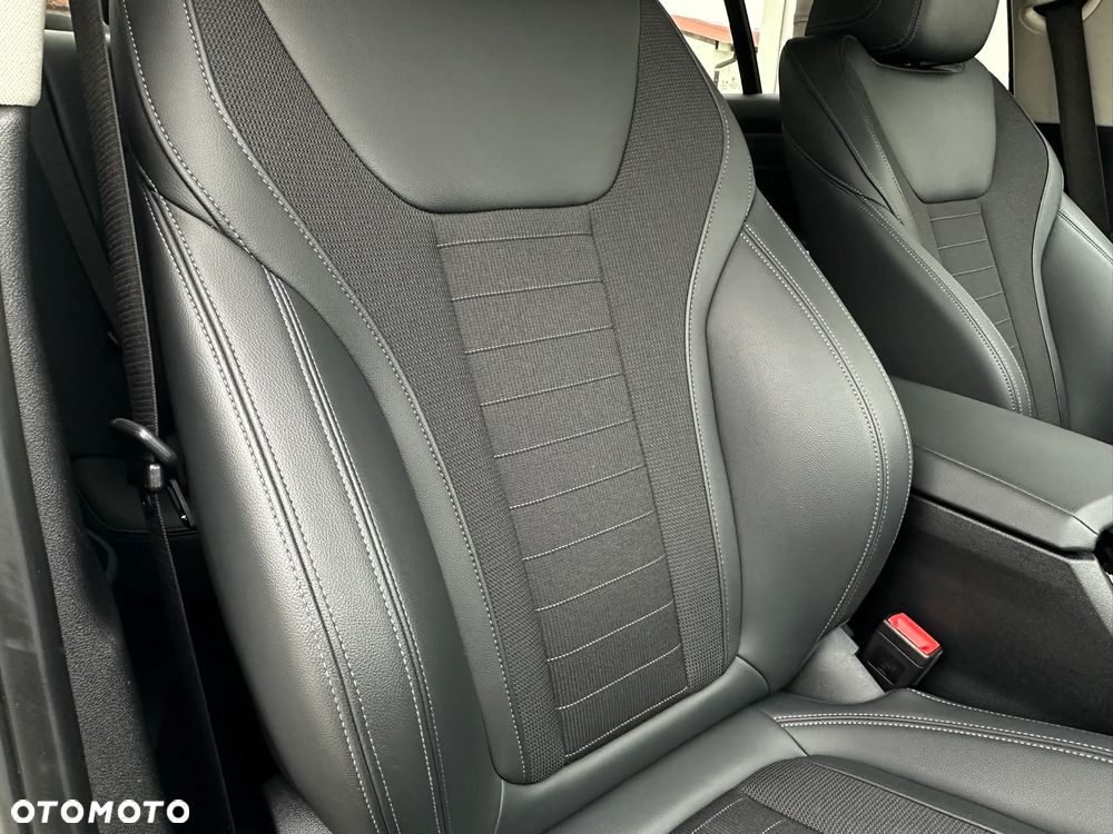 BMW Seria 3 330i Sport - 27