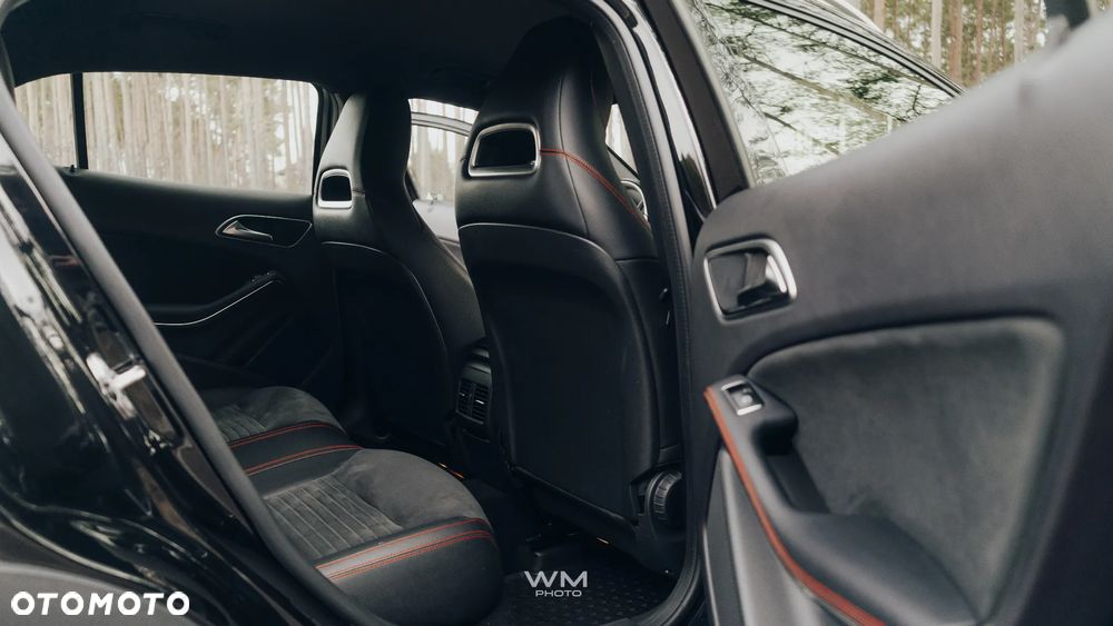 Mercedes-Benz GLA 200 7G-DCT AMG Line - 23