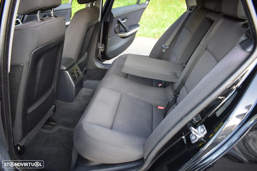 BMW 318 d Navigation Sport - 10